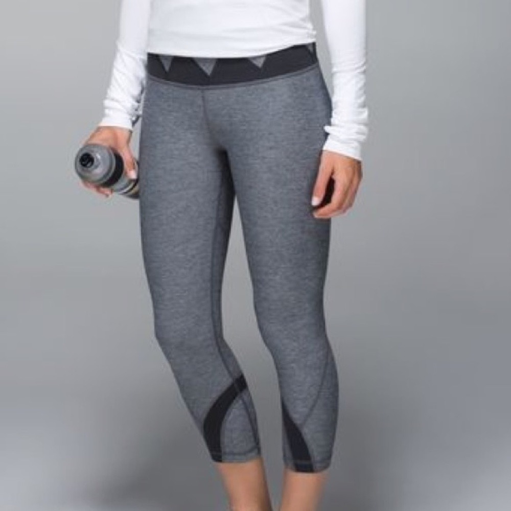 Lululemon Heathered Coal Run Inspire Crop Size 6
